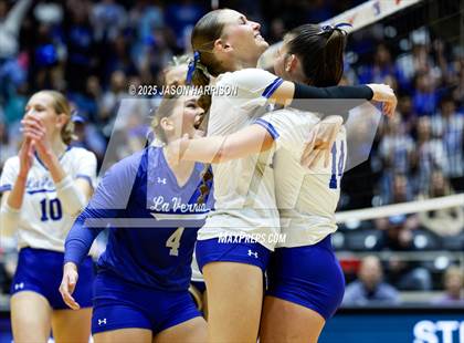 Thumbnail 3 in La Vernia vs. Decatur (UIL 4A D1 Volleyball Final) photogallery.