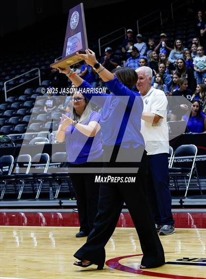 Thumbnail 1 in La Vernia vs. Decatur (UIL 4A D1 Volleyball Final) photogallery.