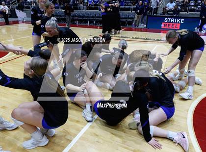 Thumbnail 2 in La Vernia vs. Decatur (UIL 4A D1 Volleyball Final) photogallery.