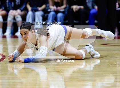 Thumbnail 2 in La Vernia vs. Decatur (UIL 4A D1 Volleyball Final) photogallery.