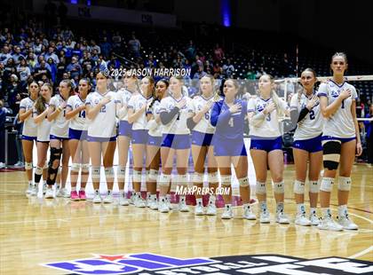Thumbnail 2 in La Vernia vs. Decatur (UIL 4A D1 Volleyball Final) photogallery.