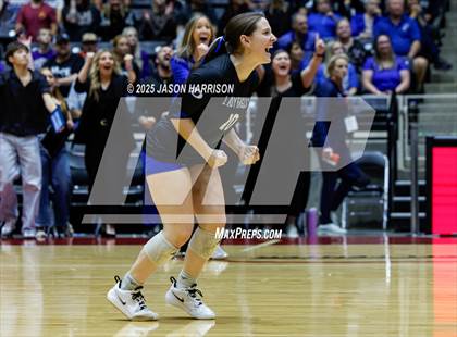 Thumbnail 3 in La Vernia vs. Decatur (UIL 4A D1 Volleyball Final) photogallery.