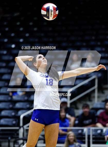 Thumbnail 3 in La Vernia vs. Decatur (UIL 4A D1 Volleyball Final) photogallery.