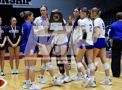 Thumbnail 2 in La Vernia vs. Decatur (UIL 4A D1 Volleyball Final) photogallery.