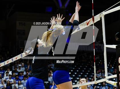 Thumbnail 1 in La Vernia vs. Decatur (UIL 4A D1 Volleyball Final) photogallery.