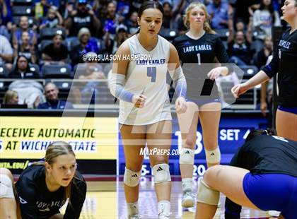 Thumbnail 3 in La Vernia vs. Decatur (UIL 4A D1 Volleyball Final) photogallery.