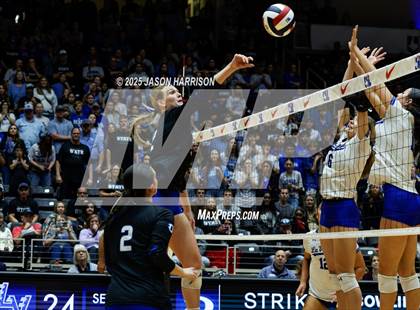 Thumbnail 1 in La Vernia vs. Decatur (UIL 4A D1 Volleyball Final) photogallery.