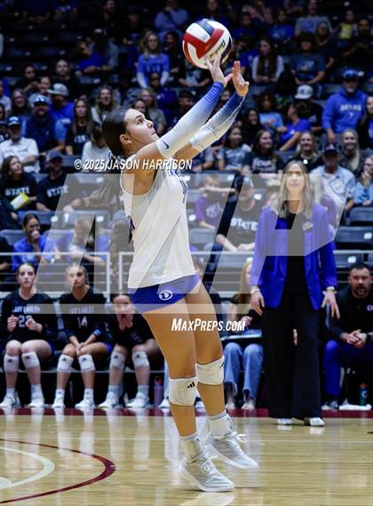 Thumbnail 1 in La Vernia vs. Decatur (UIL 4A D1 Volleyball Final) photogallery.