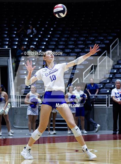 Thumbnail 2 in La Vernia vs. Decatur (UIL 4A D1 Volleyball Final) photogallery.