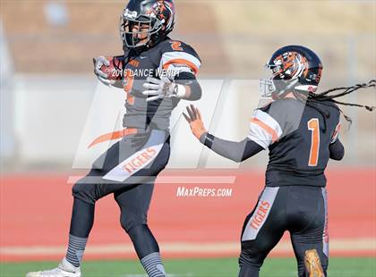 Thumbnail 3 in Kent Denver @ La Junta (CHSAA 2A Final) photogallery.