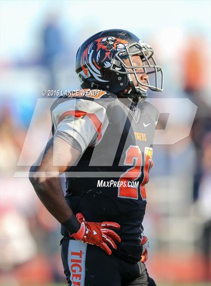 Thumbnail 2 in Kent Denver @ La Junta (CHSAA 2A Final) photogallery.