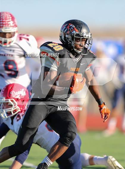 Thumbnail 3 in Kent Denver @ La Junta (CHSAA 2A Final) photogallery.