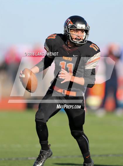 Thumbnail 2 in Kent Denver @ La Junta (CHSAA 2A Final) photogallery.