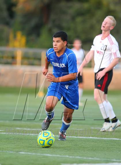 Thumbnail 2 in Turlock vs. Bella Vista (CIF SJS D2 Final) photogallery.