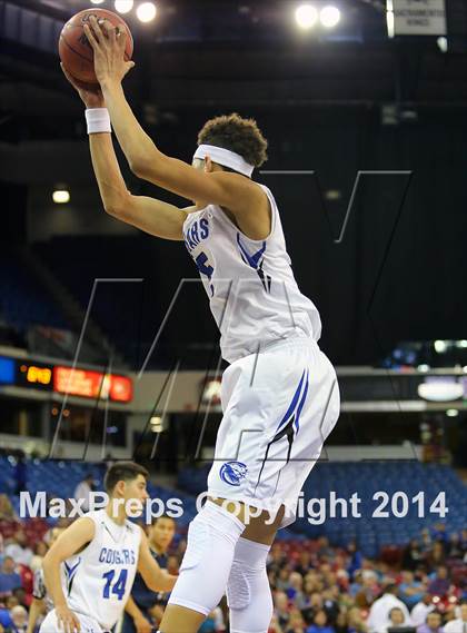 Thumbnail 1 in Capital Christian vs Central Catholic (CIF SJS D5 Final) photogallery.