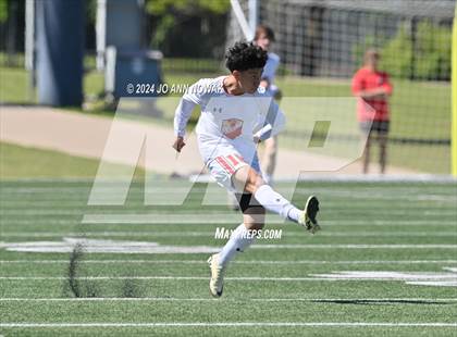 Thumbnail 3 in Tyler Legacy vs. Cypress Woods (UIL 6A Regional Semifinal) photogallery.