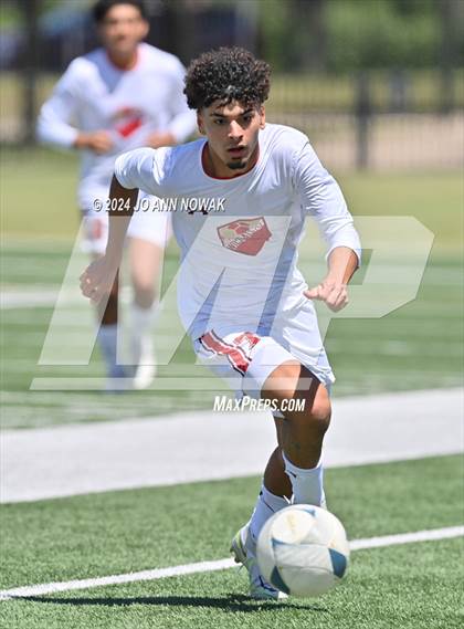 Thumbnail 3 in Tyler Legacy vs. Cypress Woods (UIL 6A Regional Semifinal) photogallery.