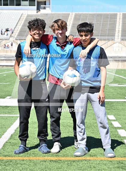 Thumbnail 3 in Tyler Legacy vs. Cypress Woods (UIL 6A Regional Semifinal) photogallery.