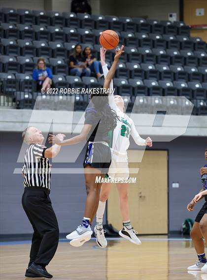 Thumbnail 1 in Lake Dallas vs. Mansfield Summit (UIL 5A Quarterfinals) photogallery.