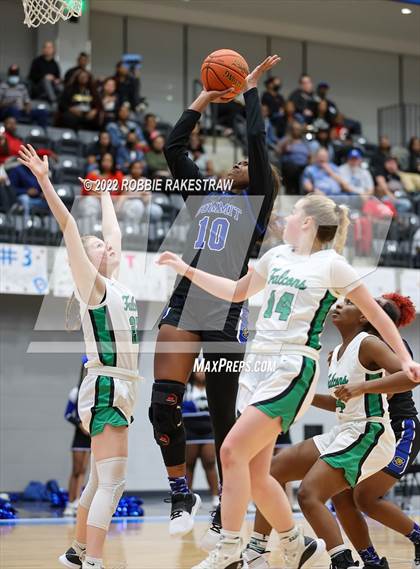Thumbnail 1 in Lake Dallas vs. Mansfield Summit (UIL 5A Quarterfinals) photogallery.