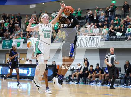 Thumbnail 1 in Lake Dallas vs. Mansfield Summit (UIL 5A Quarterfinals) photogallery.