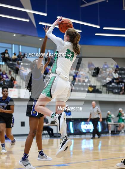 Thumbnail 3 in Lake Dallas vs. Mansfield Summit (UIL 5A Quarterfinals) photogallery.