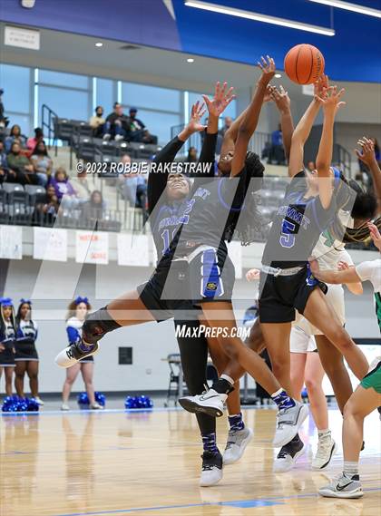 Thumbnail 3 in Lake Dallas vs. Mansfield Summit (UIL 5A Quarterfinals) photogallery.