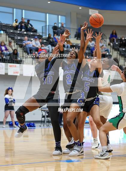 Thumbnail 1 in Lake Dallas vs. Mansfield Summit (UIL 5A Quarterfinals) photogallery.