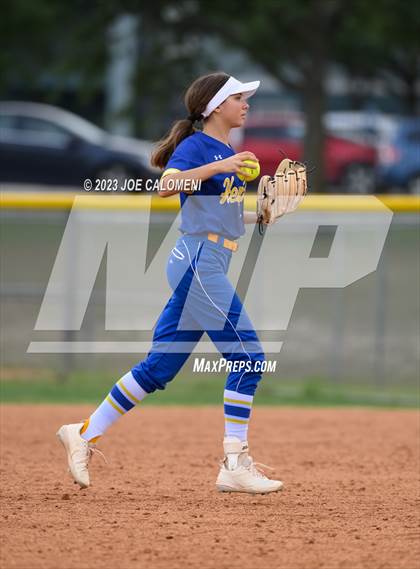 Thumbnail 1 in MacArthur [Douglas] vs Alamo Heights photogallery.
