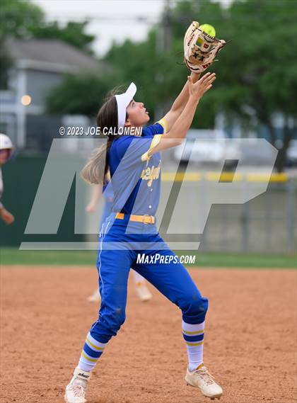 Thumbnail 3 in MacArthur [Douglas] vs Alamo Heights photogallery.