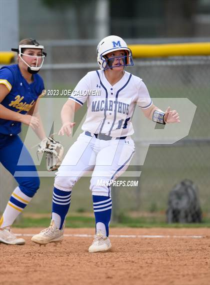 Thumbnail 2 in MacArthur [Douglas] vs Alamo Heights photogallery.