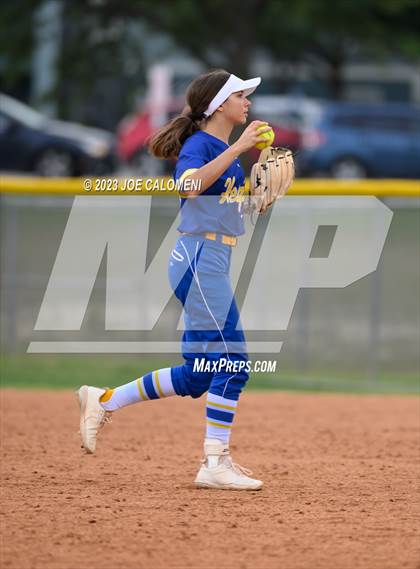 Thumbnail 2 in MacArthur [Douglas] vs Alamo Heights photogallery.