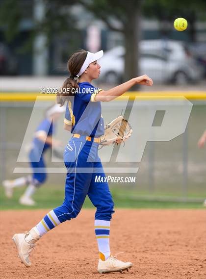 Thumbnail 1 in MacArthur [Douglas] vs Alamo Heights photogallery.
