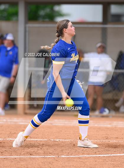 Thumbnail 2 in MacArthur [Douglas] vs Alamo Heights photogallery.