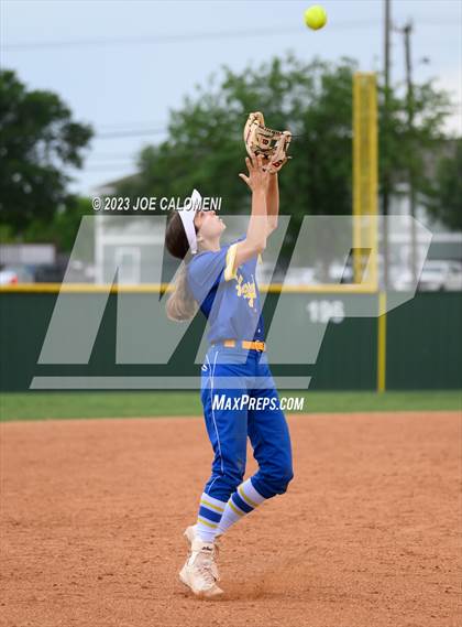 Thumbnail 1 in MacArthur [Douglas] vs Alamo Heights photogallery.