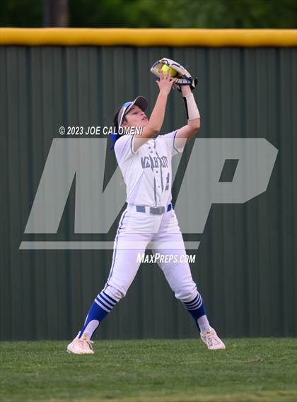 Thumbnail 1 in MacArthur [Douglas] vs Alamo Heights photogallery.