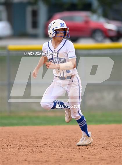 Thumbnail 1 in MacArthur [Douglas] vs Alamo Heights photogallery.
