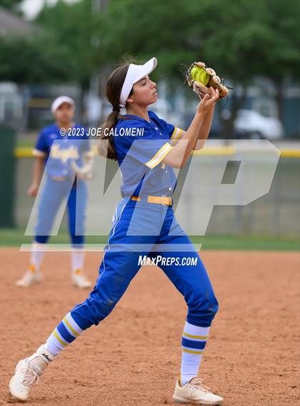 Thumbnail 1 in MacArthur [Douglas] vs Alamo Heights photogallery.