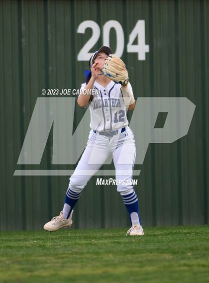 Thumbnail 1 in MacArthur [Douglas] vs Alamo Heights photogallery.