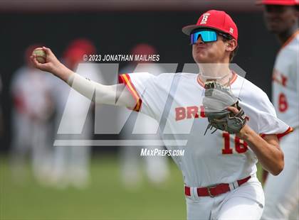 Thumbnail 1 in McKinley @ Brusly photogallery.