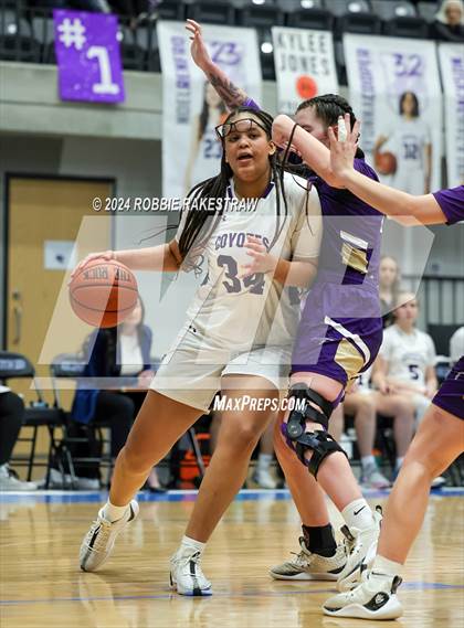 Thumbnail 3 in Anna vs. Alvarado (UIL 4A Area Playoff) photogallery.