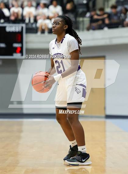 Thumbnail 2 in Anna vs. Alvarado (UIL 4A Area Playoff) photogallery.