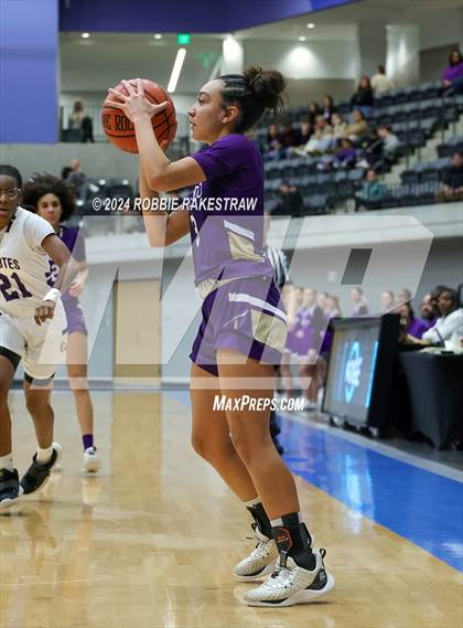 Thumbnail 2 in Anna vs. Alvarado (UIL 4A Area Playoff) photogallery.