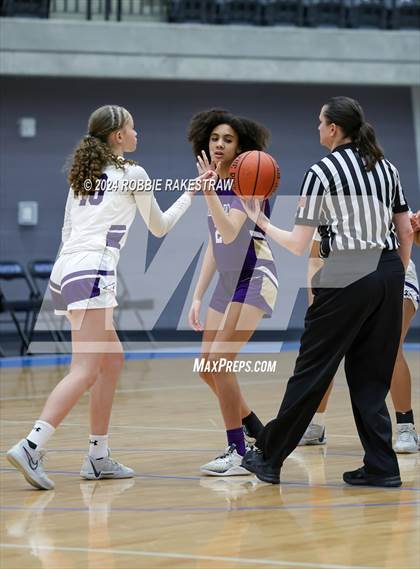 Thumbnail 1 in Anna vs. Alvarado (UIL 4A Area Playoff) photogallery.