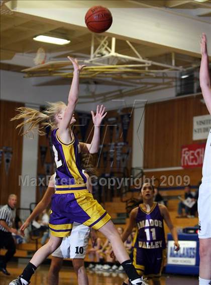 Thumbnail 3 in Miramonte vs. Amador Valley (Acalanes Shootout) photogallery.