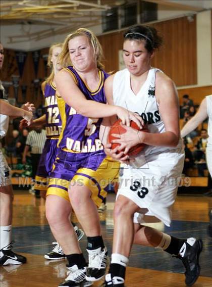 Thumbnail 3 in Miramonte vs. Amador Valley (Acalanes Shootout) photogallery.