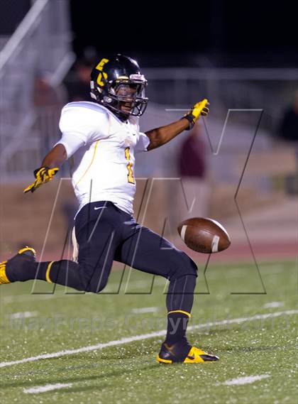 Thumbnail 1 in Warren vs. East Central (UIL 5A Bi-District Playoff) photogallery.