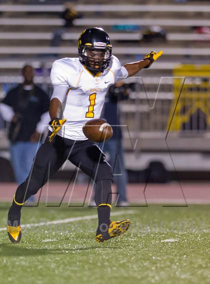 Thumbnail 3 in Warren vs. East Central (UIL 5A Bi-District Playoff) photogallery.