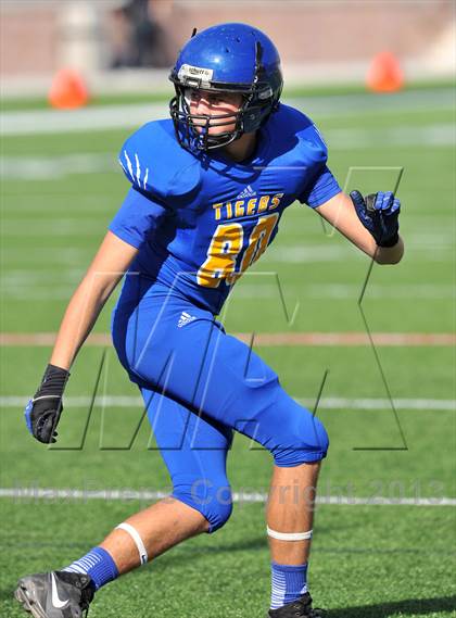Thumbnail 1 in S & S Consolidated vs. Leonard (UIL 2A Regional Semifinal) photogallery.