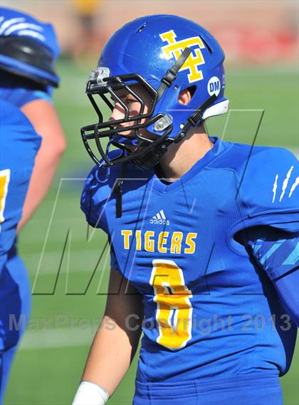 Thumbnail 3 in S & S Consolidated vs. Leonard (UIL 2A Regional Semifinal) photogallery.